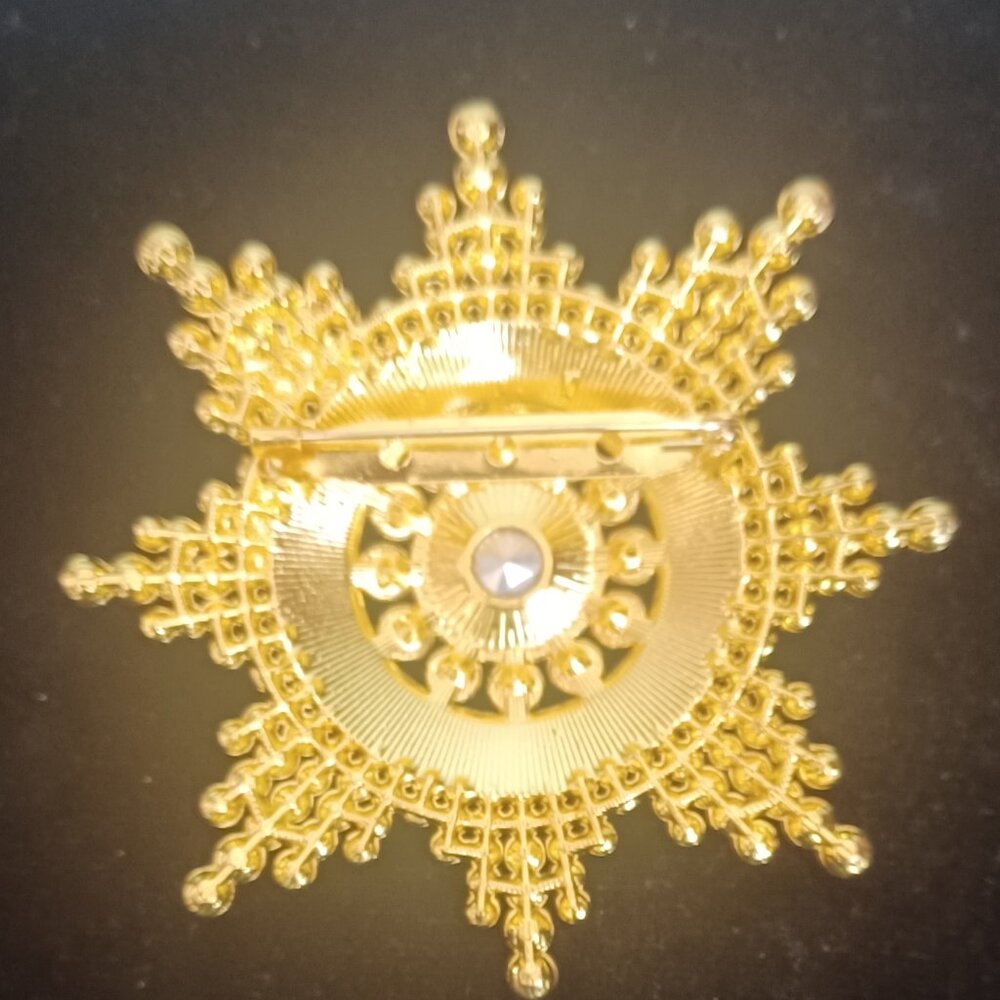 Fabulous Rhinestone Star with Lavender Center Stones - Picture 3 of 4
